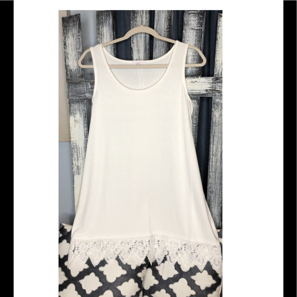 Women’s top extender tank lace trim
